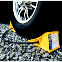 Camco 44470 Wheel Chock With Rope - 44470 - 17-44470F1